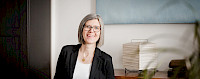 Monika Hagleitner in Ihrer Praxis - © Miriam blitzt - Miriam Mehlman Fotografie / Monika Hagleitner